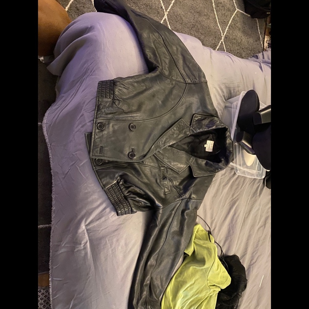 Cropped leather jacket